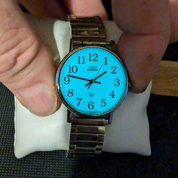 Timex Indiglo light-up watch dial Silver-tone 35 millimeter Water resistant - Picture 4 of 5